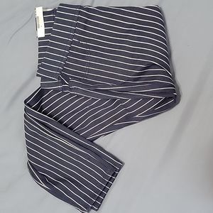 Navy/White fitted stretch Capri pants.
